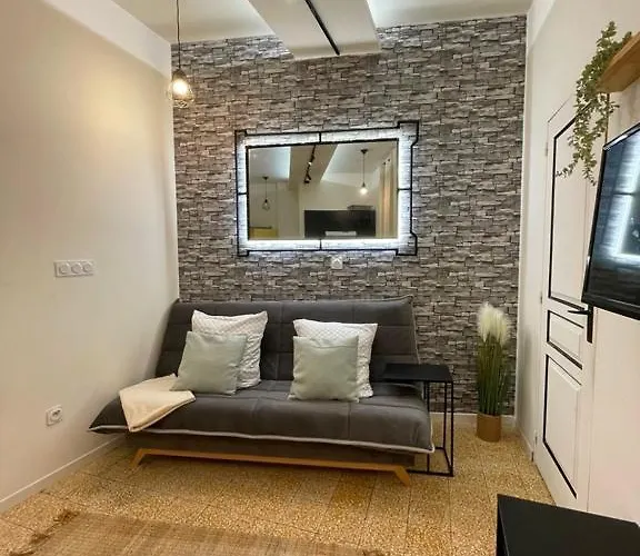 Nimes, 6 Rue Nationale * Nîmes