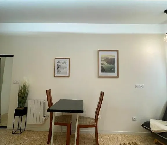 Nimes, 6 Rue Nationale *